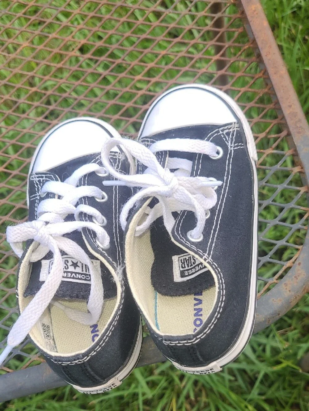 Converse Kids Black & White Low Top Sneakers Size 9